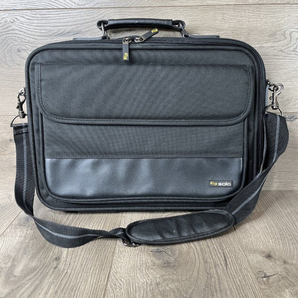 Solo Laptop Computer Bag Black Padded Multi Pocket 12x16x2 Handle or Shoulder